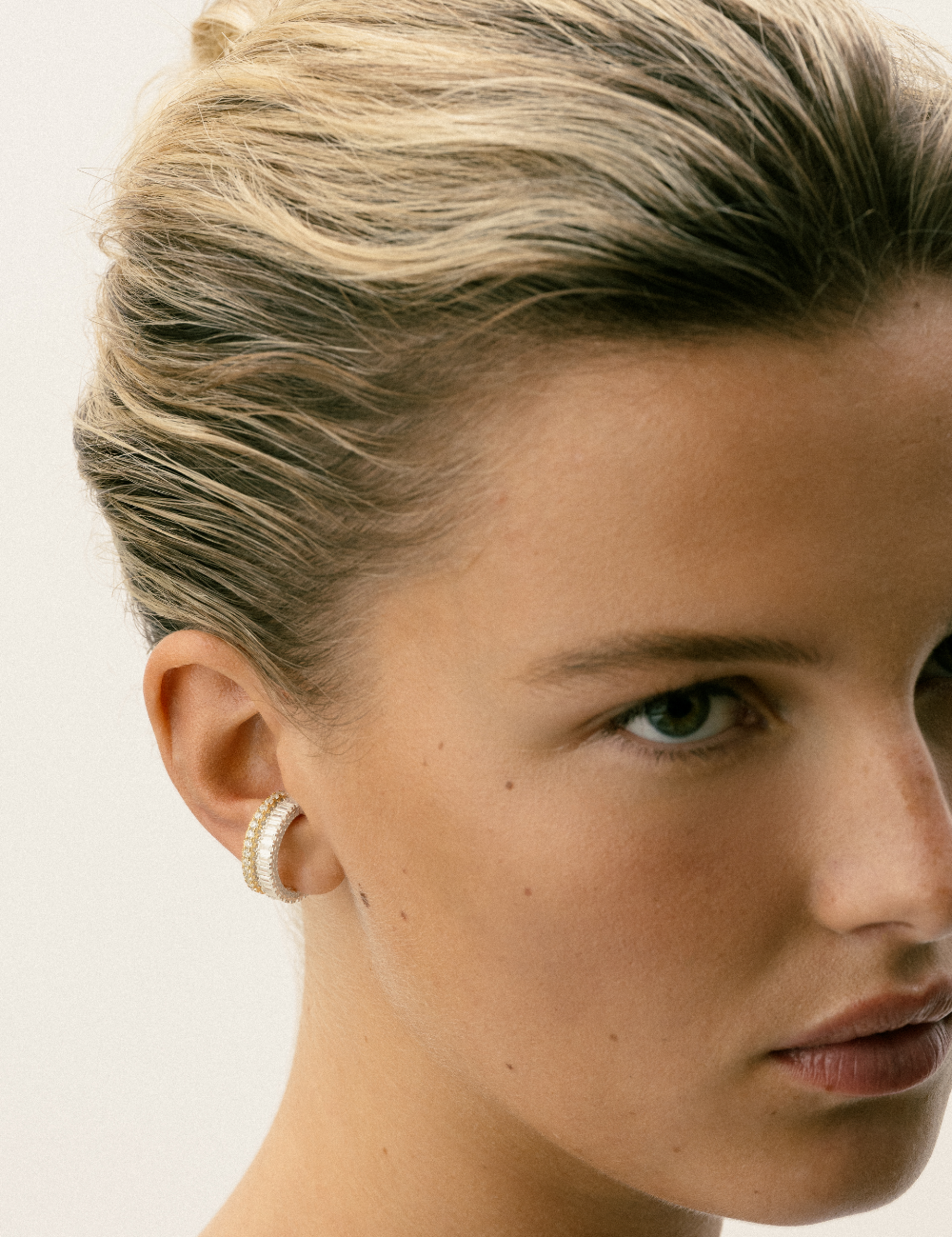 © Ear/Ring .04 - Sun Society 